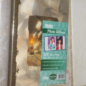 New, Photo Album holds 100 4"x6" pictures